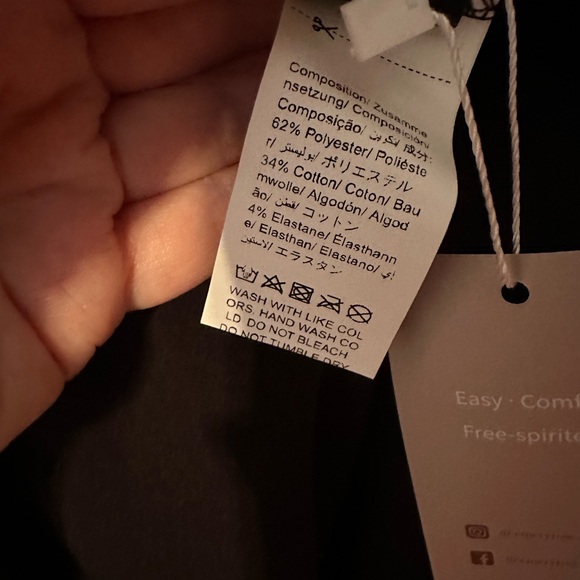 5/$25 will bundle Folk Floral Embroidered Top - Picture 4 of 5